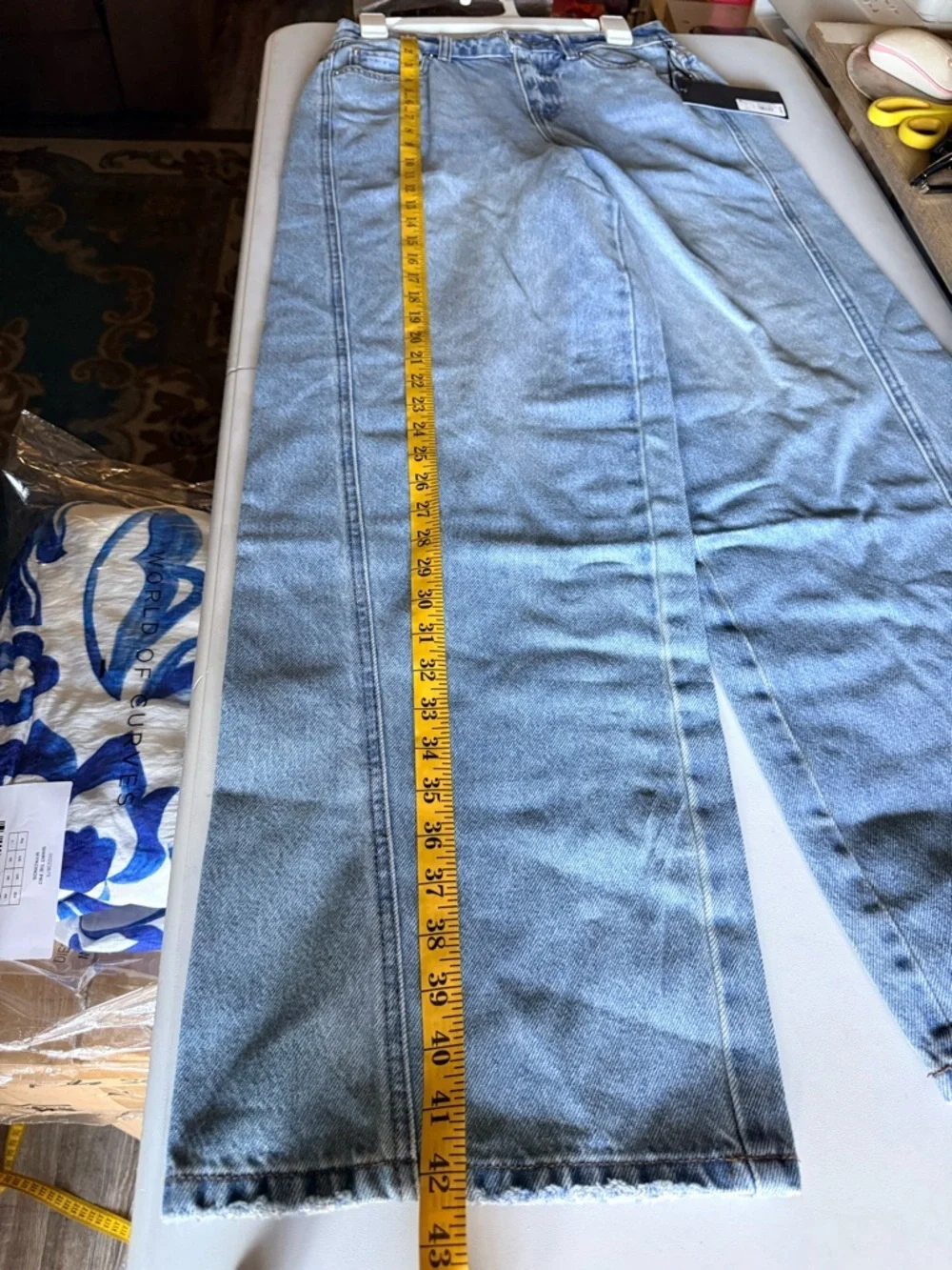 Future Collective Women's Mid-Rise Wide Leg Slouchy Jeans. Size 6